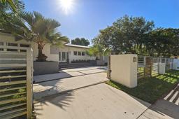 Picture of 18 Samana Dr, Miami, FL 33133