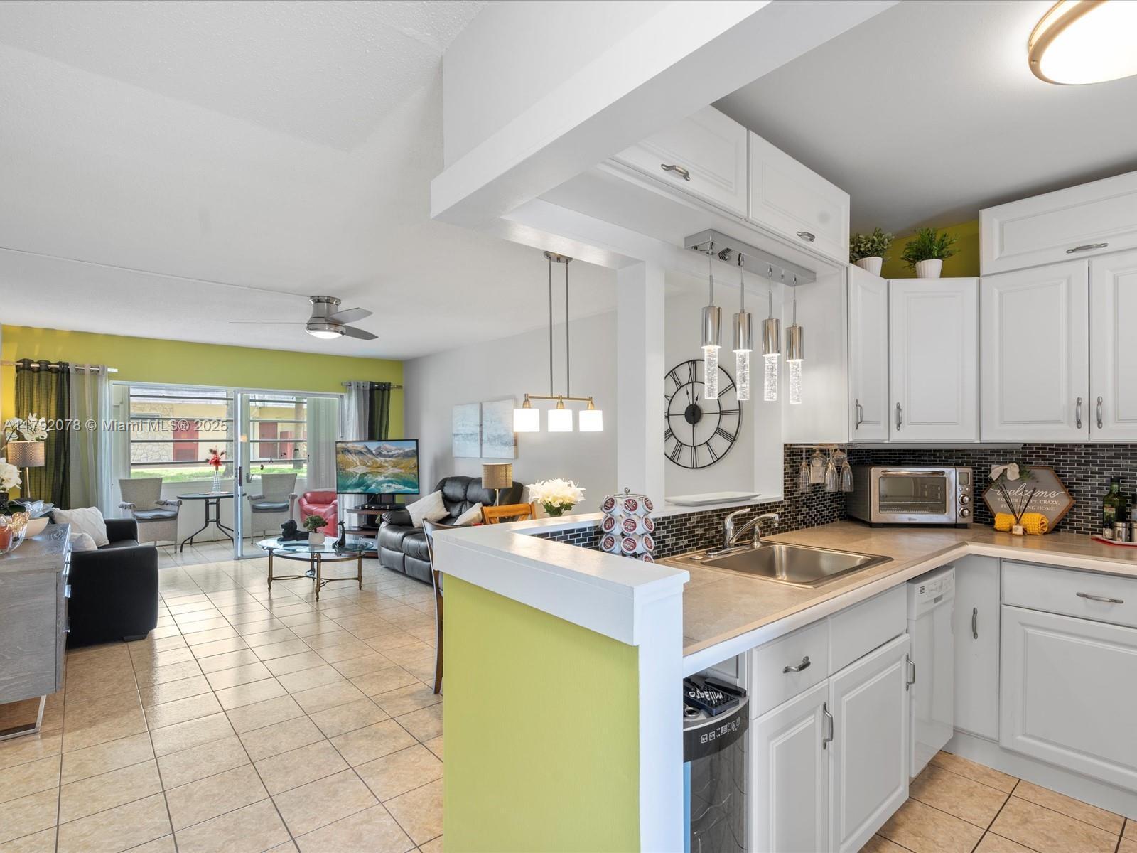 Picture of 4431 NW 16Th St # H110, Lauderhill, FL 33313