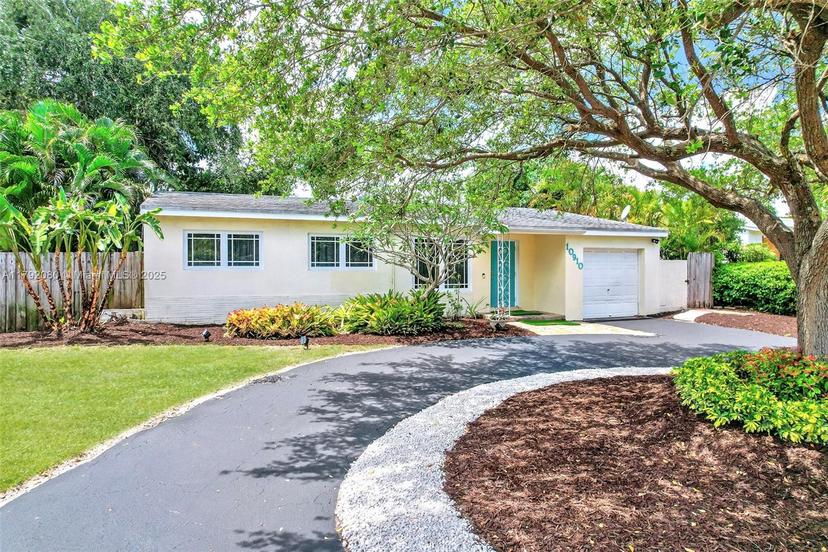 Picture of 10910 Peachtree Dr, Miami FL 33161