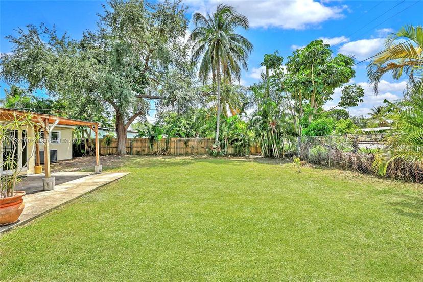 Picture of 10910 Peachtree Dr, Miami FL 33161