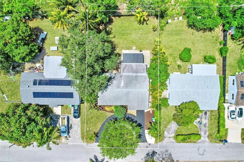 Picture of 10910 Peachtree Dr, Miami FL 33161