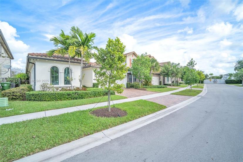 Picture of 1291 SW 113Th Way, Pembroke Pines FL 33025