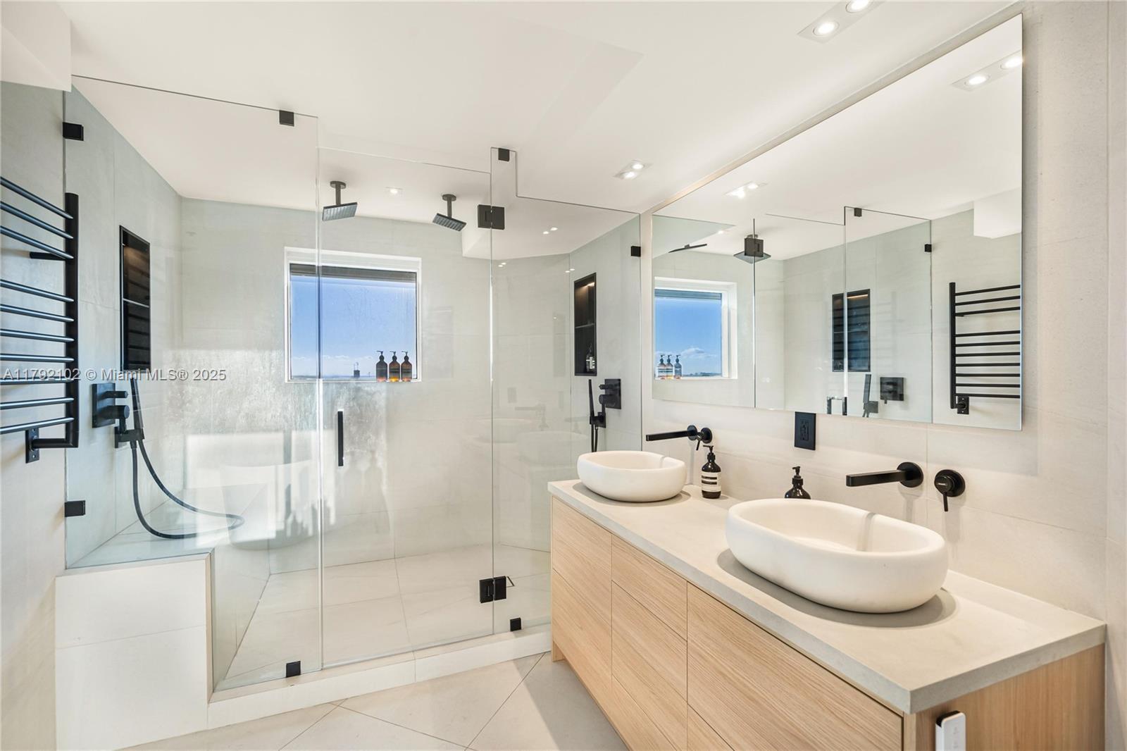 Picture of 16485 Collins Ave # 2438, Sunny Isles Beach, FL 33160