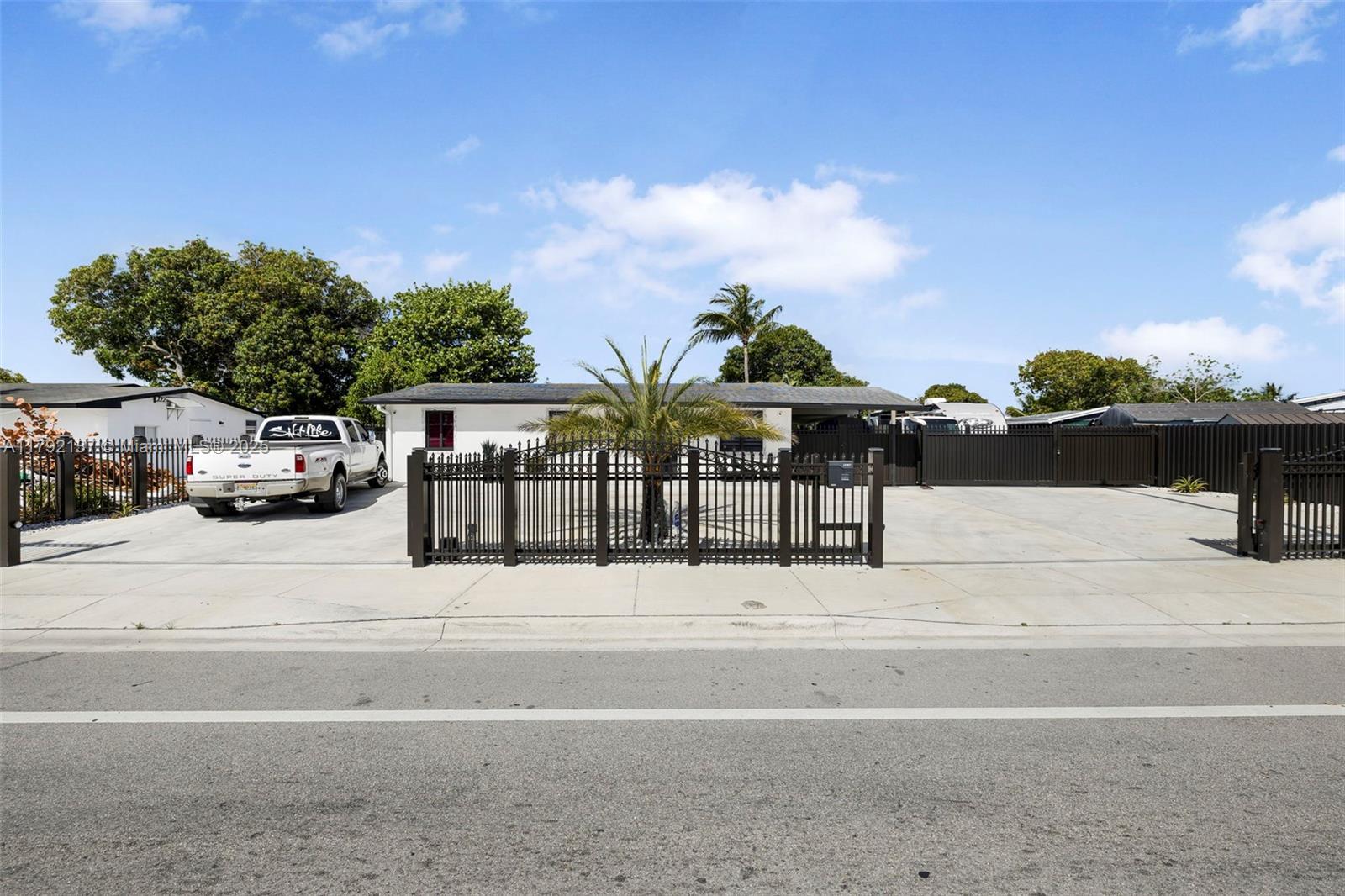 Picture of 19310 NW 47Th Ave, Miami Gardens, FL 33055