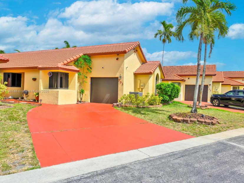 Picture of 701 SW 113Th Ave, Pembroke Pines FL 33025