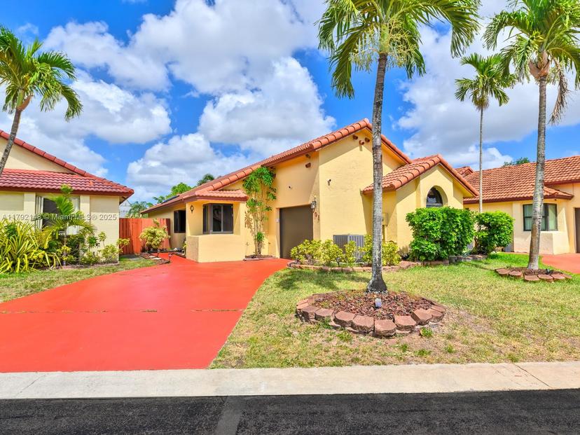 Picture of 701 SW 113Th Ave, Pembroke Pines FL 33025