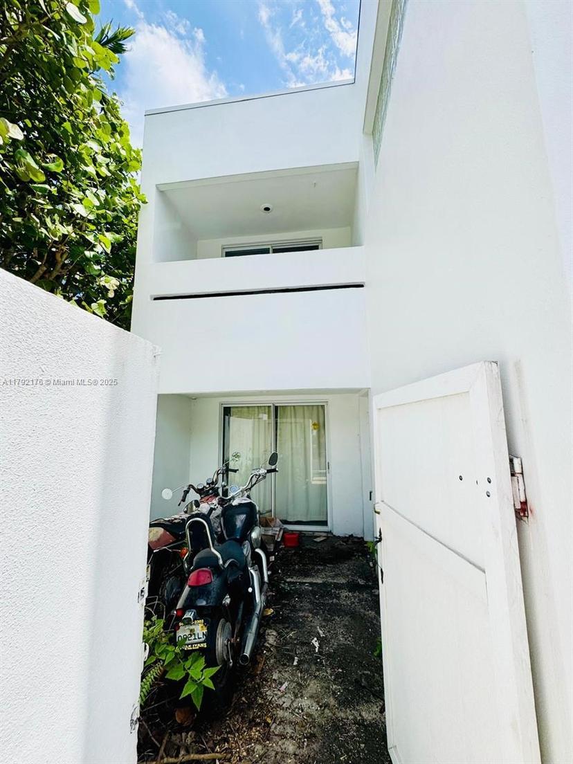 Picture of 5040 Elmhurst Rd, West Palm Beach FL 33417