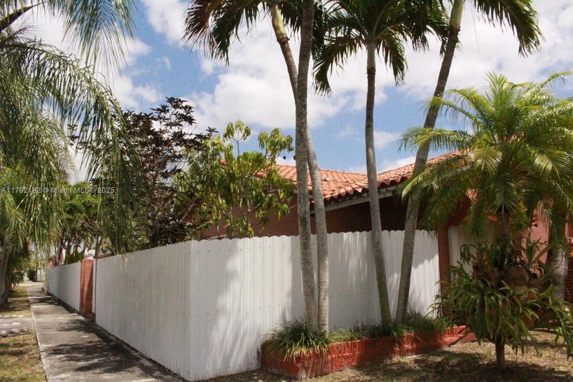 Picture of 1623 SW 138Th Ct, Miami FL 33175
