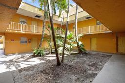 Picture of 17911 NW 68Th Ave # P208, Hialeah, FL 33015