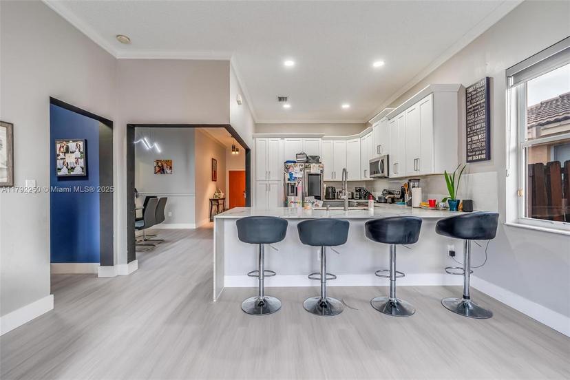Picture of 14024 N Cypress Cove Cir, Davie FL 33325