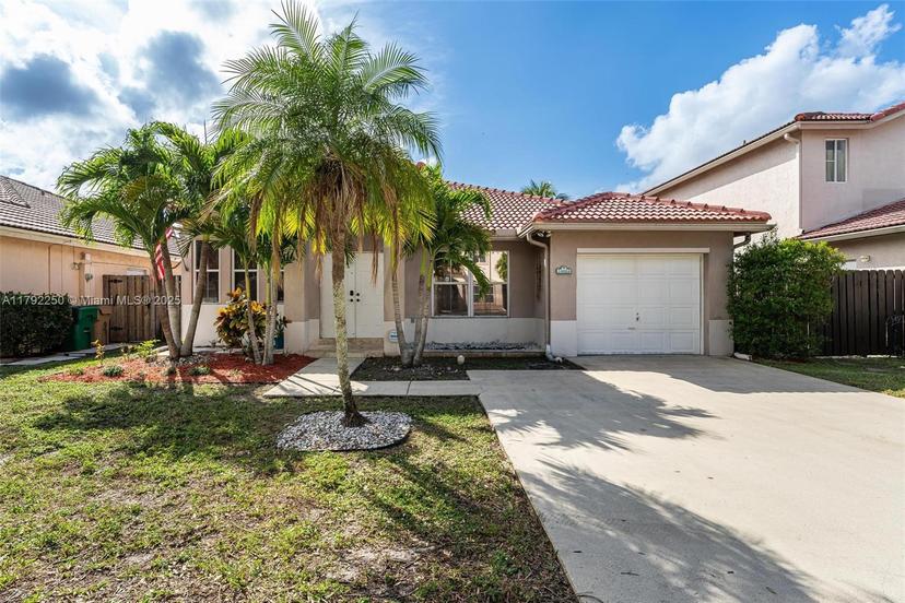 Picture of 14024 N Cypress Cove Cir, Davie FL 33325
