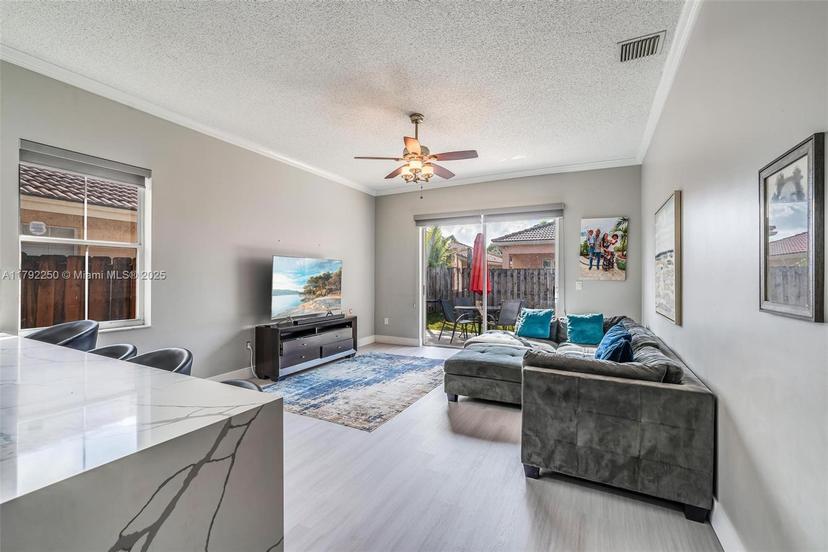 Picture of 14024 N Cypress Cove Cir, Davie FL 33325