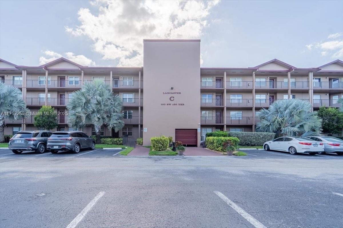 Picture of 100 SW 130Th Ter # 412C, Pembroke Pines, FL 33027