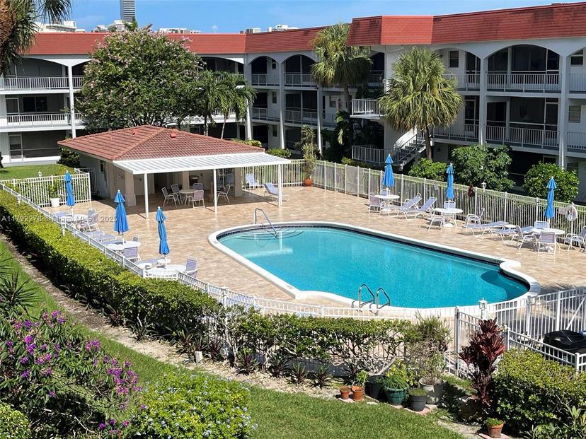 Picture of 581 Blue Heron Dr # B, Hallandale Beach FL 33009