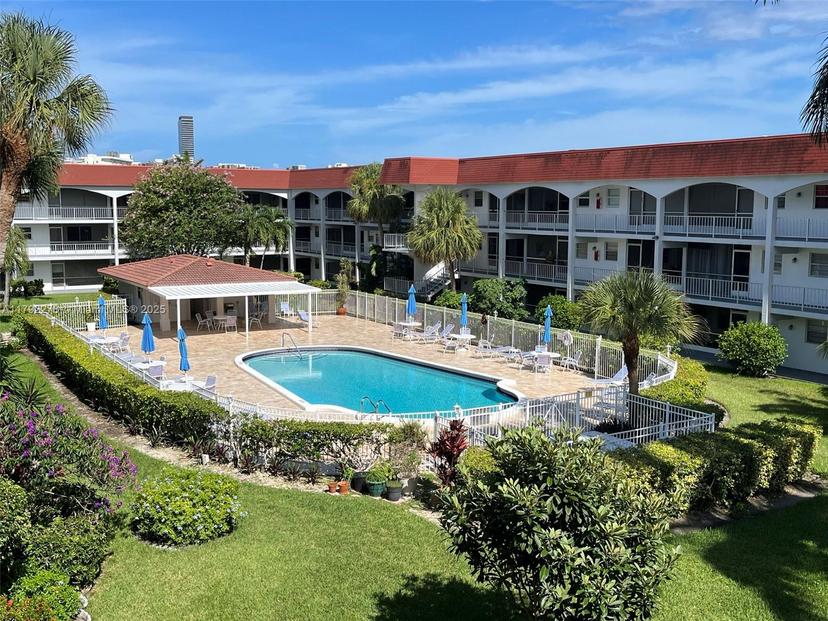 Picture of 581 Blue Heron Dr # B, Hallandale Beach FL 33009