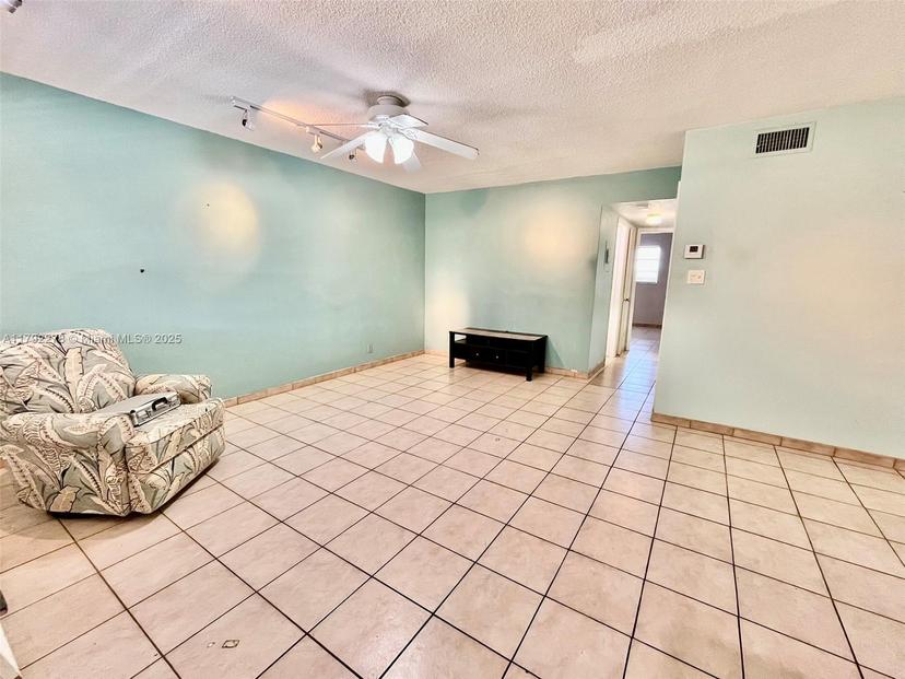 Picture of 581 Blue Heron Dr # B, Hallandale Beach FL 33009
