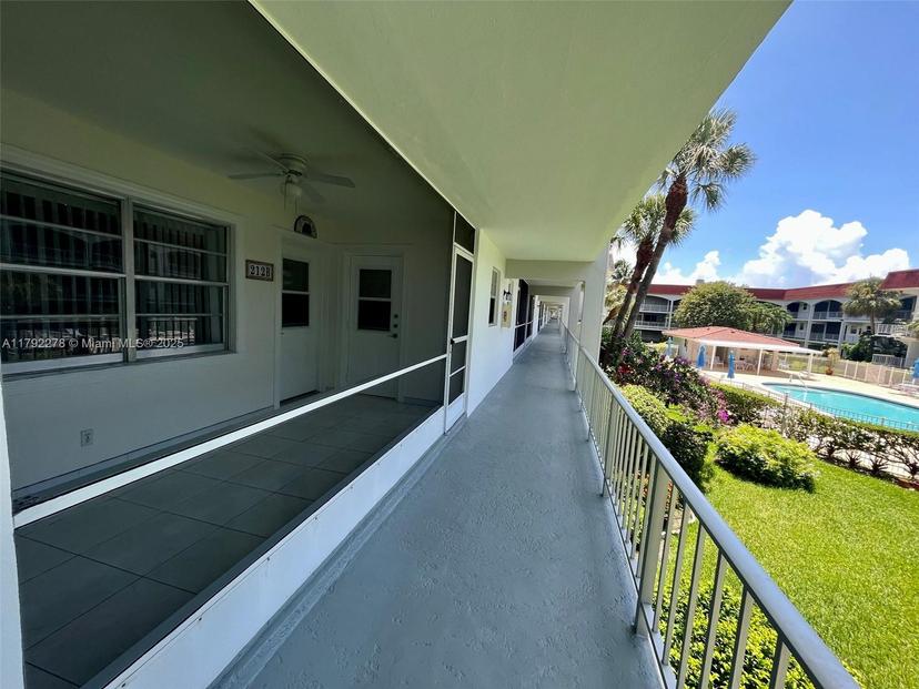 Picture of 581 Blue Heron Dr # B, Hallandale Beach FL 33009