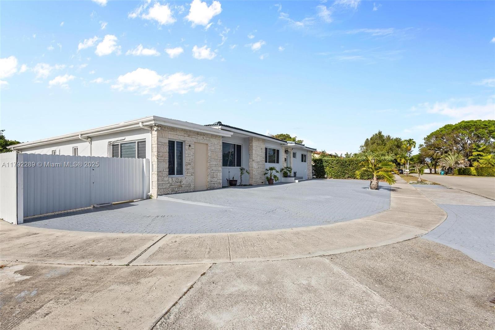Picture of 9365 SW 44Th St, Miami, FL 33165