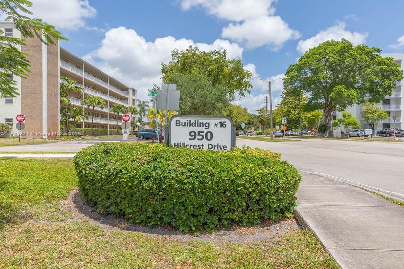 Picture of 950 Hillcrest Dr # 414, Hollywood FL 33021