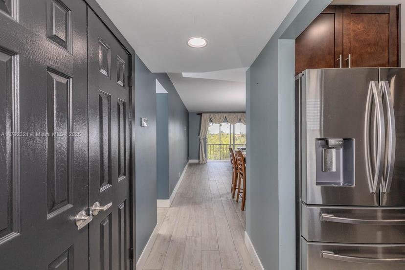 Picture of 950 Hillcrest Dr # 414, Hollywood FL 33021