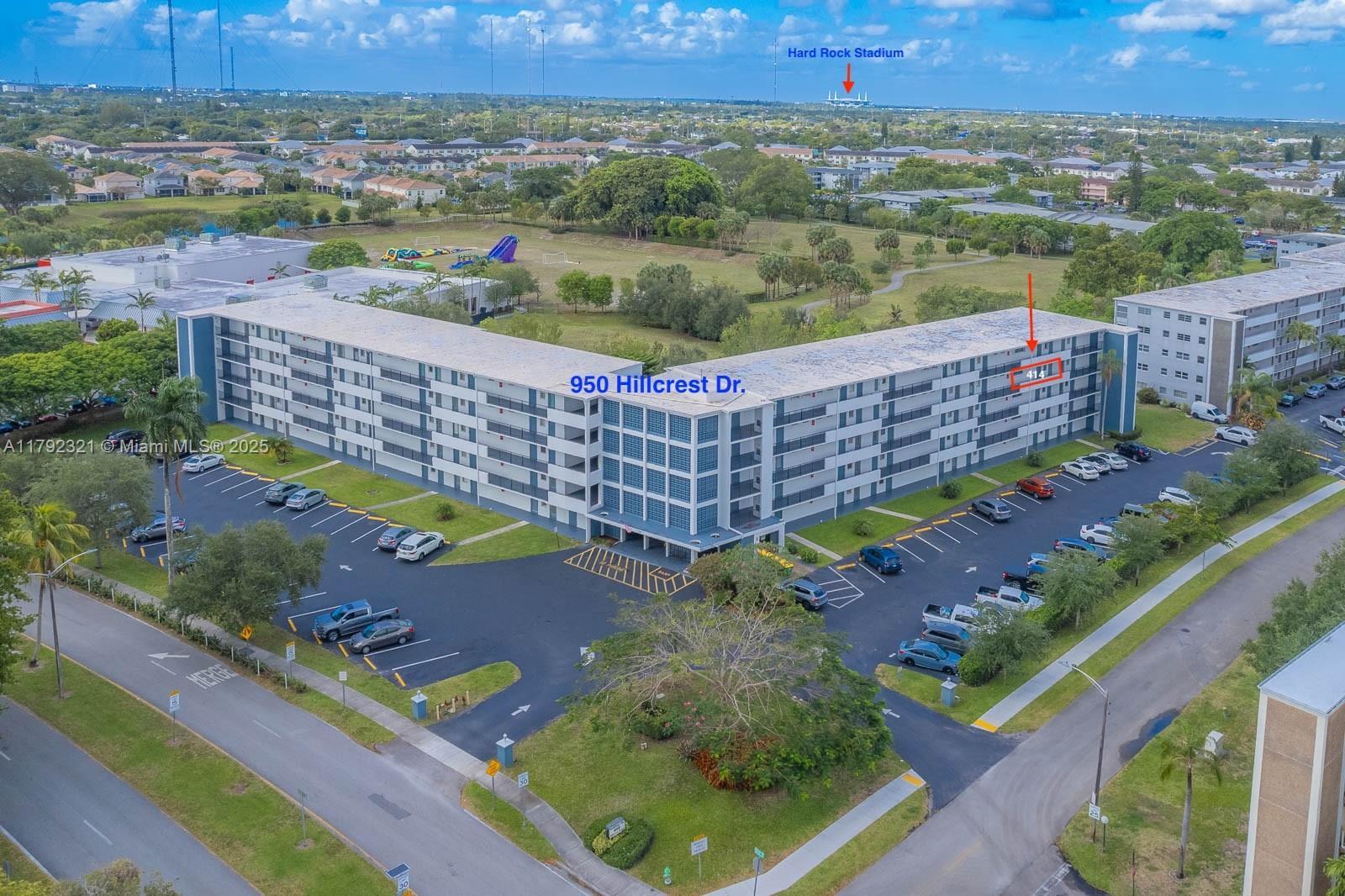 Picture of 950 Hillcrest Dr # 414, Hollywood, FL 33021