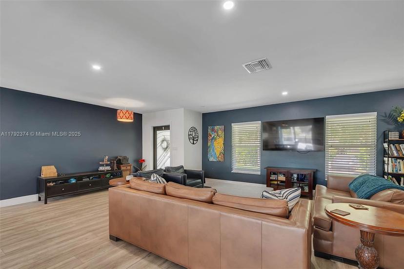 Picture of 16840 SW 87Th Ave, Palmetto Bay FL 33157