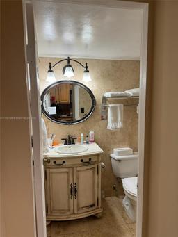 Picture of 19201 Collins Ave # 831, Sunny Isles Beach, FL 33160