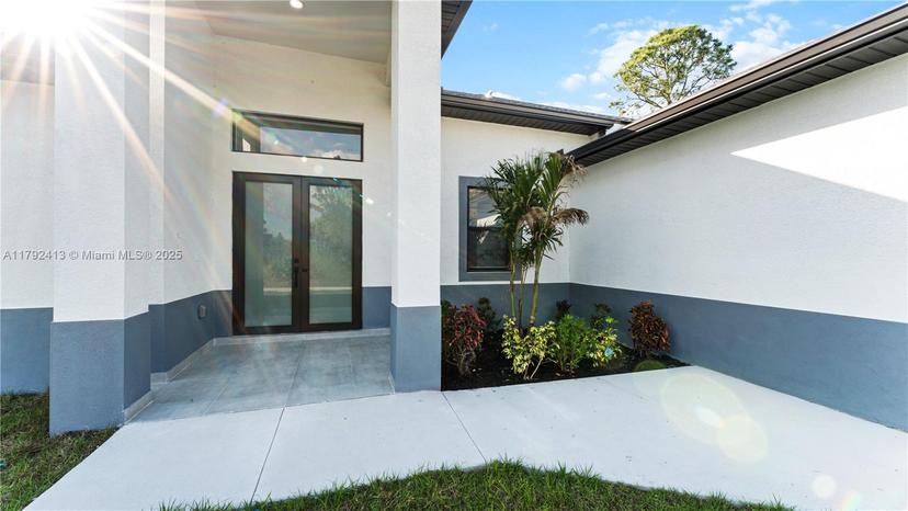 Picture of 432 Mallory Ave S, Lehigh Acres FL 33974