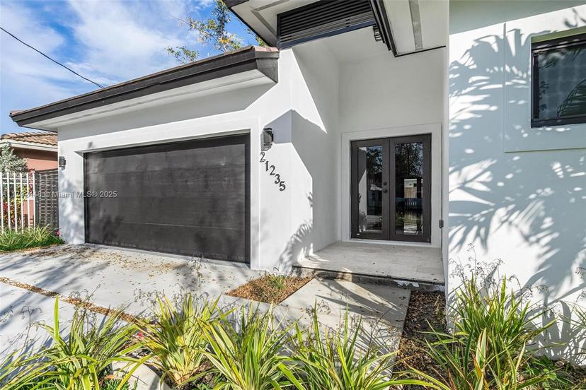 Picture of 21235 Ingraham Ave Rd, Cutler Bay FL 33189