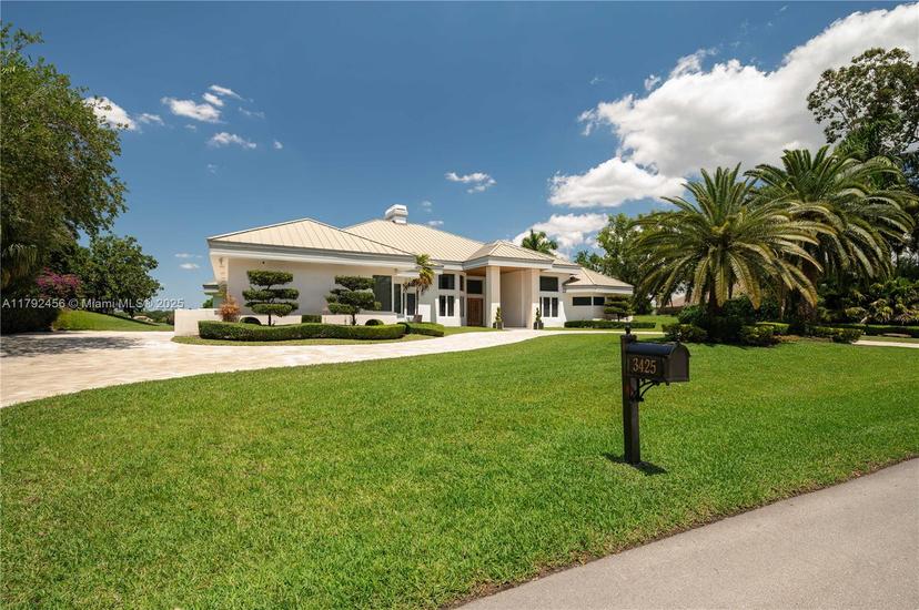 Picture of 3425 Saddlebrook Ln, Weston FL 33331