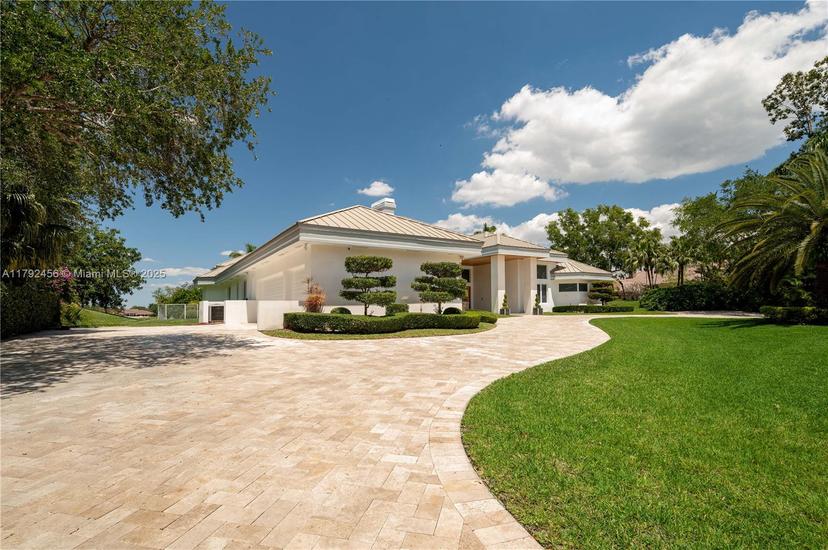 Picture of 3425 Saddlebrook Ln, Weston FL 33331