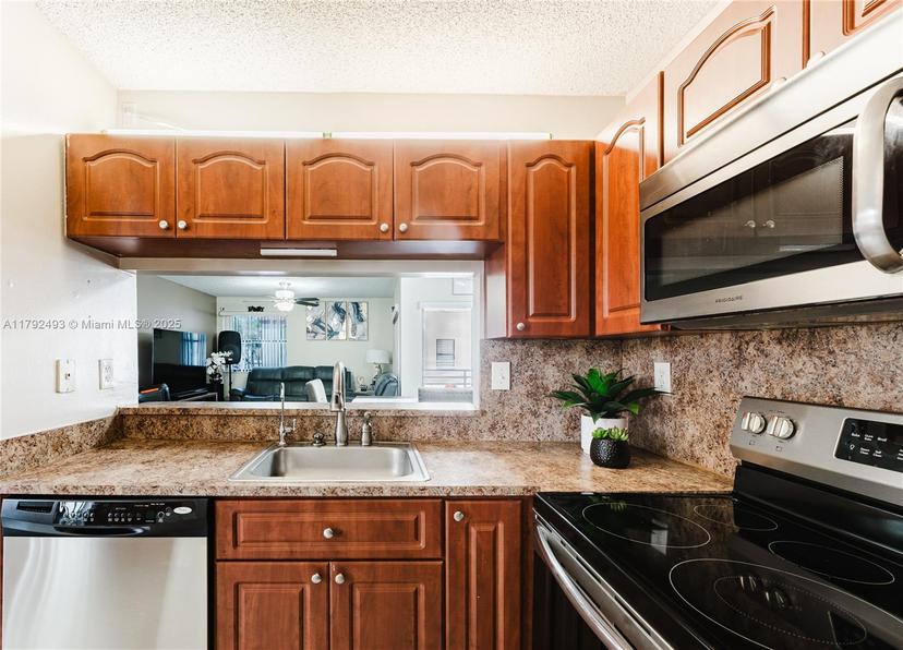Picture of 1100 N Hiatus Rd # 1100, Pembroke Pines FL 33026