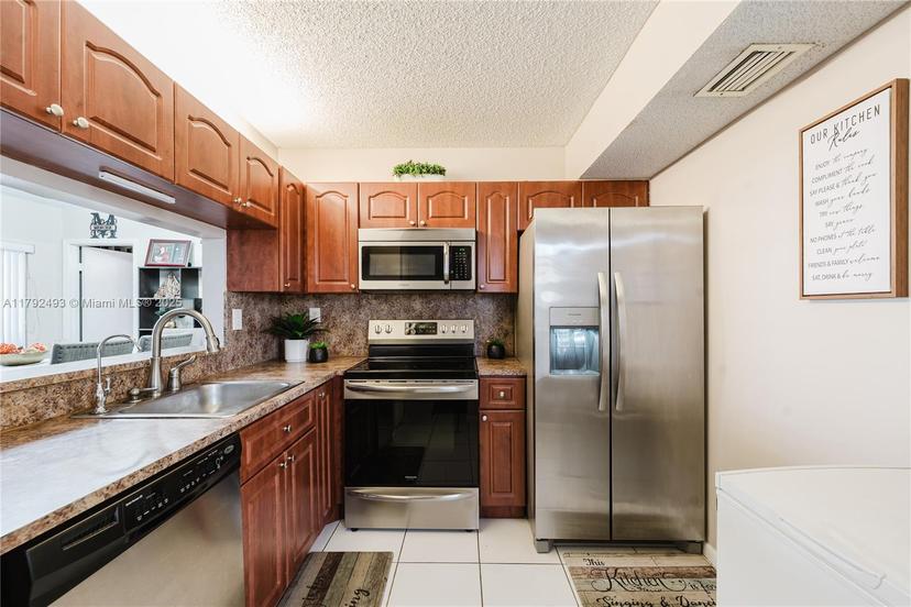 Picture of 1100 N Hiatus Rd # 1100, Pembroke Pines FL 33026