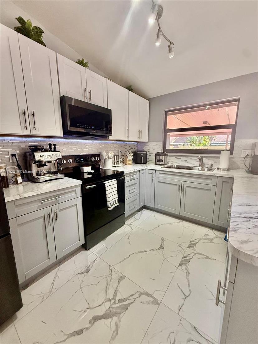 Picture of 14712 SW 84Th Ter, Miami FL 33193