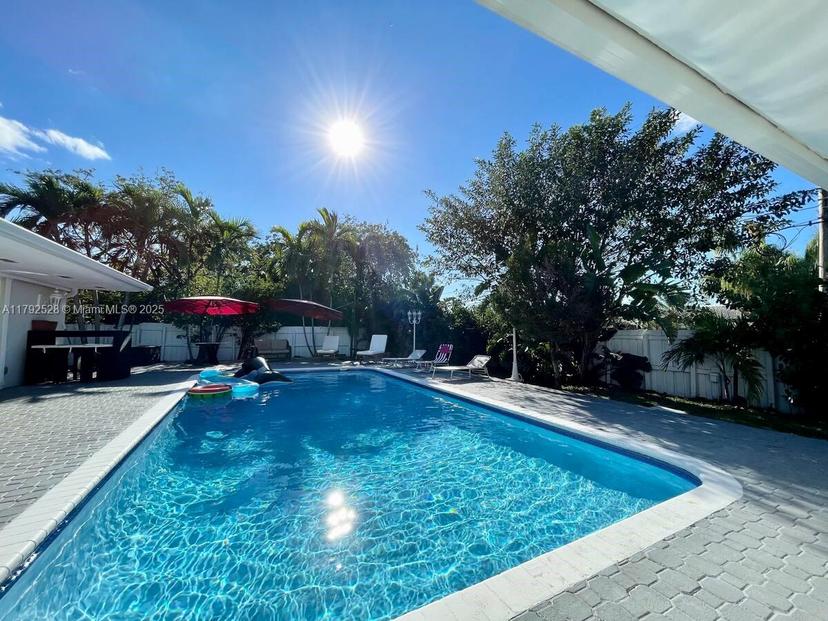 Picture of 416 N Rainbow Dr, Hollywood FL 33021