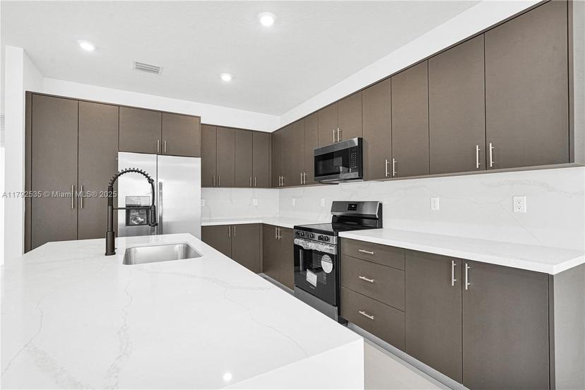 Picture of 22587 SW 125 Ave # B, Miami FL 33030