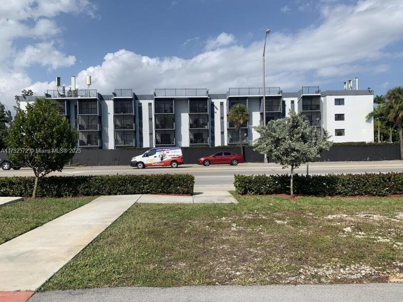 Picture of 13500 NE 3Rd Ct # 311, North Miami FL 33161