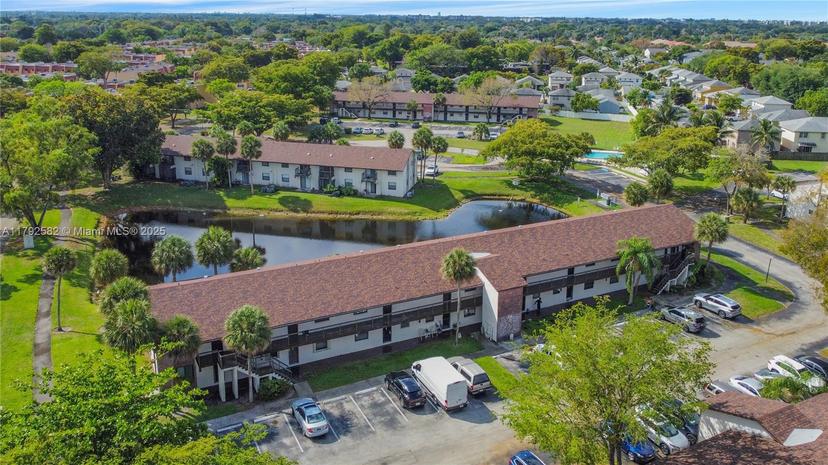 Picture of 6020 Shakerwood Cir # 204, Tamarac FL 33319