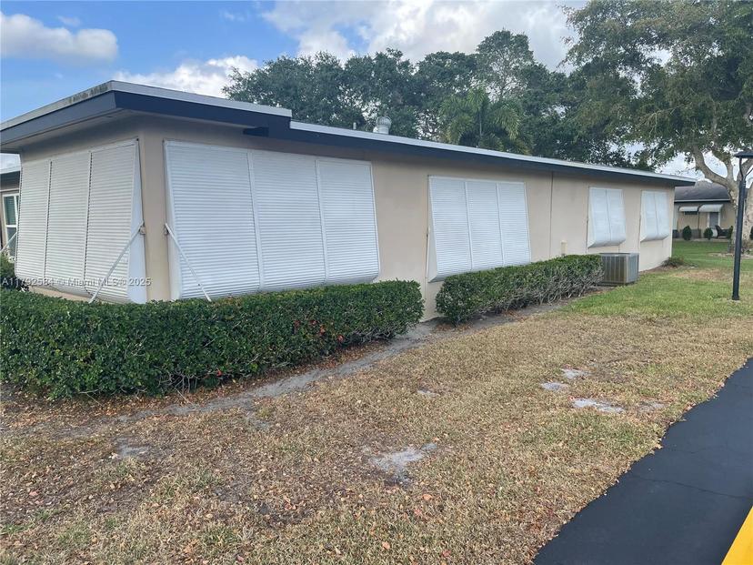Picture of 1022 Circle Dr, Delray Beach FL 33445