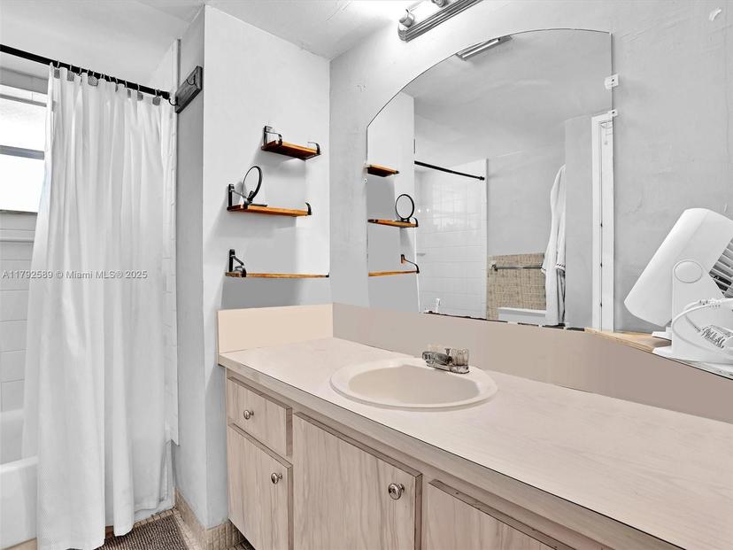 Picture of 1780 NE 191St St # 2, Miami FL 33179