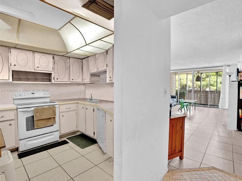 Picture of 1780 NE 191St St # 2, Miami FL 33179