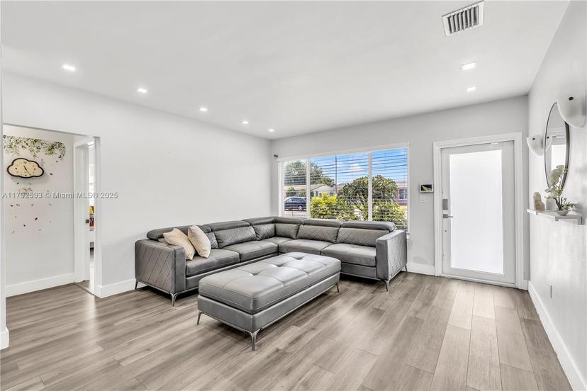 Picture of 1361 NW 98Th Ter, Miami FL 33147