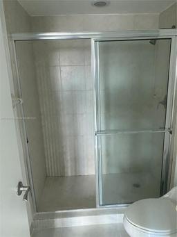 Picture of 14951 Royal Oaks Ln # 806, North Miami, FL 33181