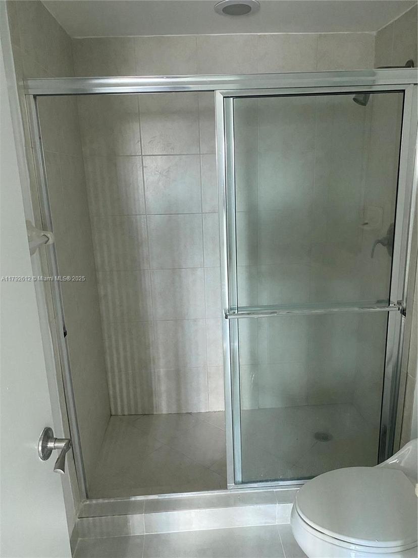 Picture of 14951 Royal Oaks Ln # 806, North Miami FL 33181