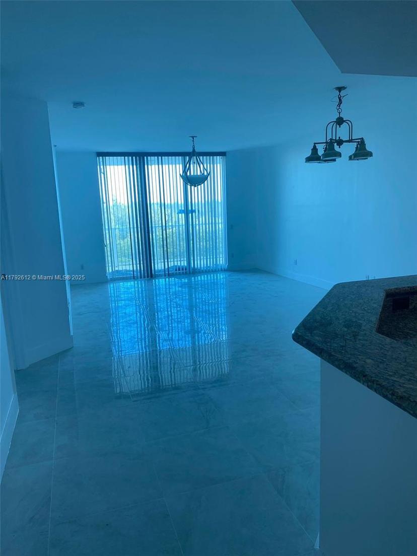 Picture of 14951 Royal Oaks Ln # 806, North Miami FL 33181