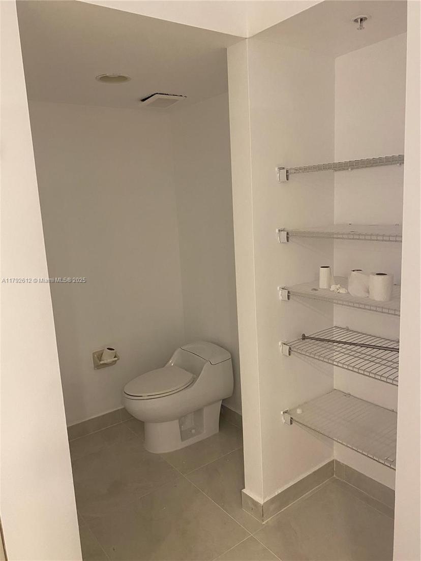 Picture of 14951 Royal Oaks Ln # 806, North Miami FL 33181