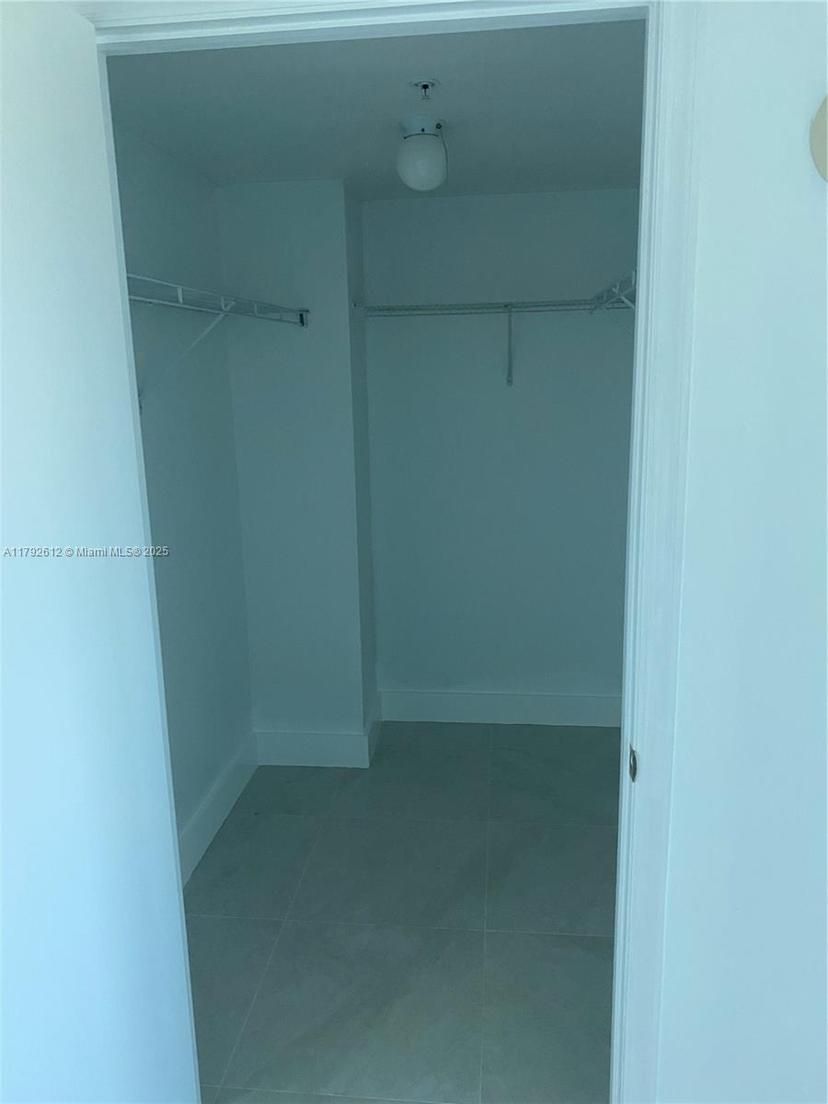 Picture of 14951 Royal Oaks Ln # 806, North Miami FL 33181