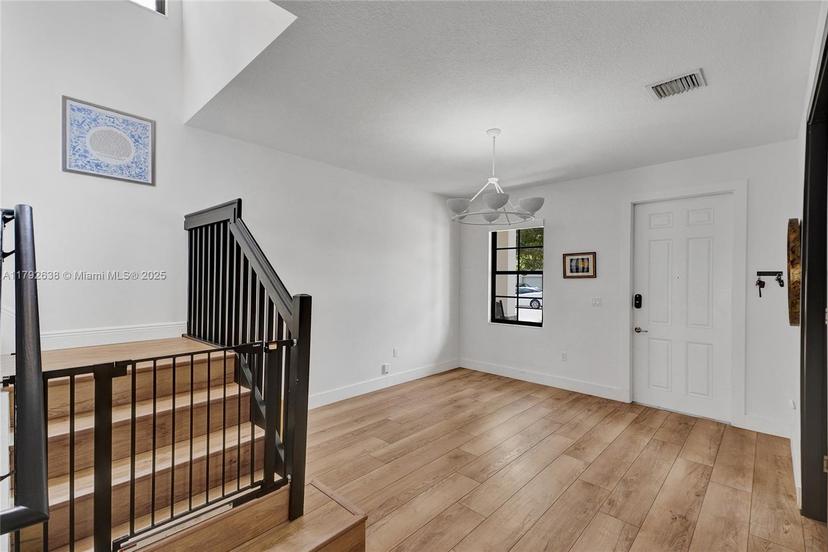 Picture of 795 NE 191St St, Miami FL 33179