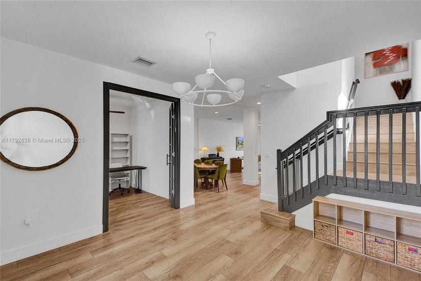 Picture of 795 NE 191St St, Miami FL 33179