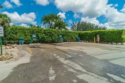 Picture of 9720 S Hollybrook Lake Dr, Pembroke Pines, FL 33025
